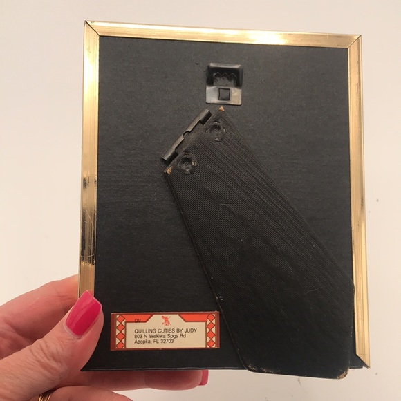 Set of 2 Vintage Framed Handmade Quilled Flowers in Woven Baskets - Picture 5 of 8